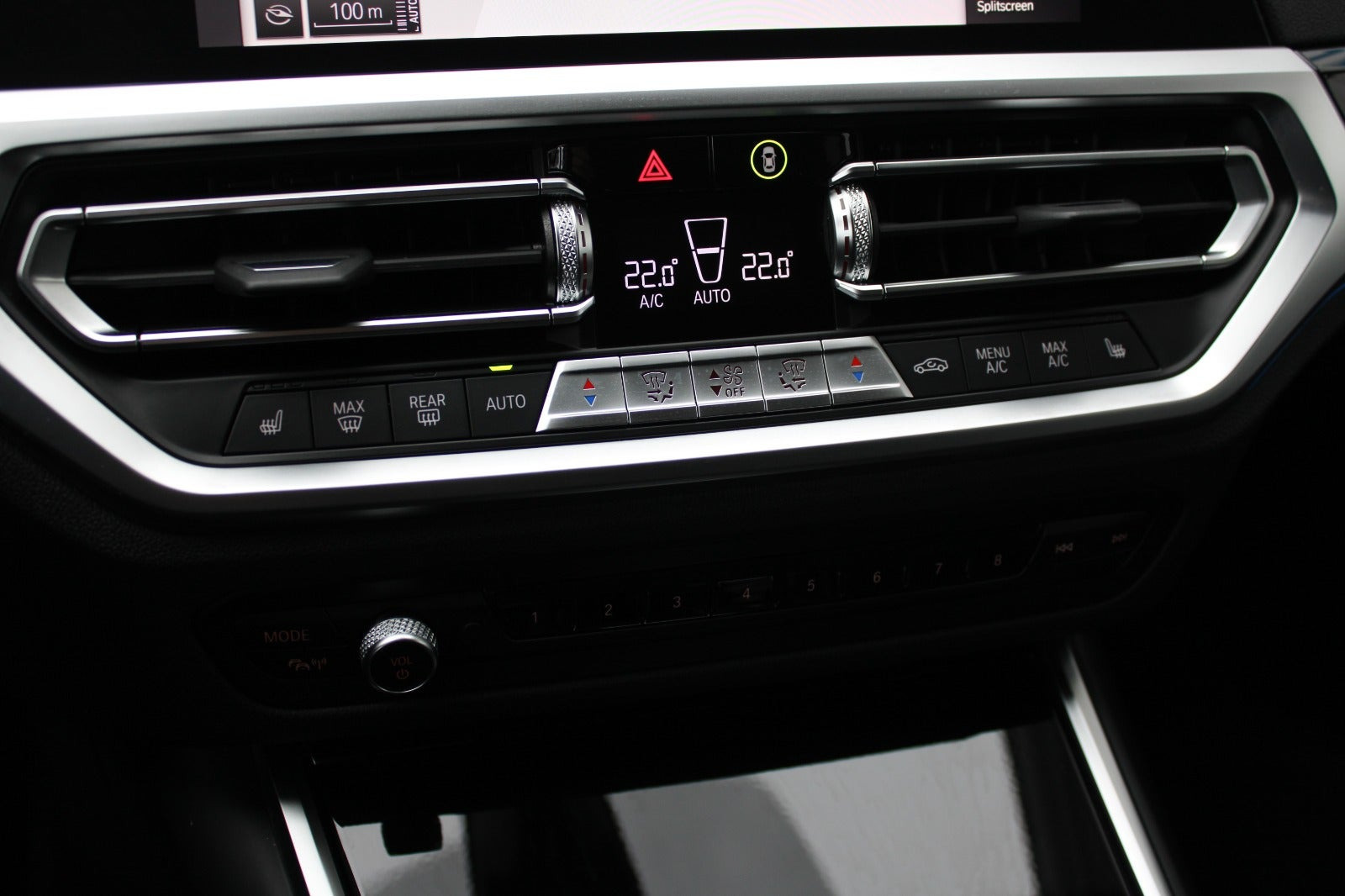 Grå BMW 330e fra 2021