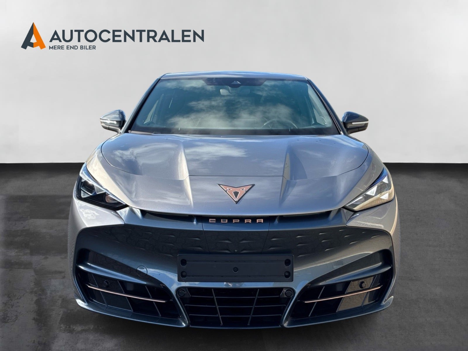 Beige Cupra Tavascan fra 2024