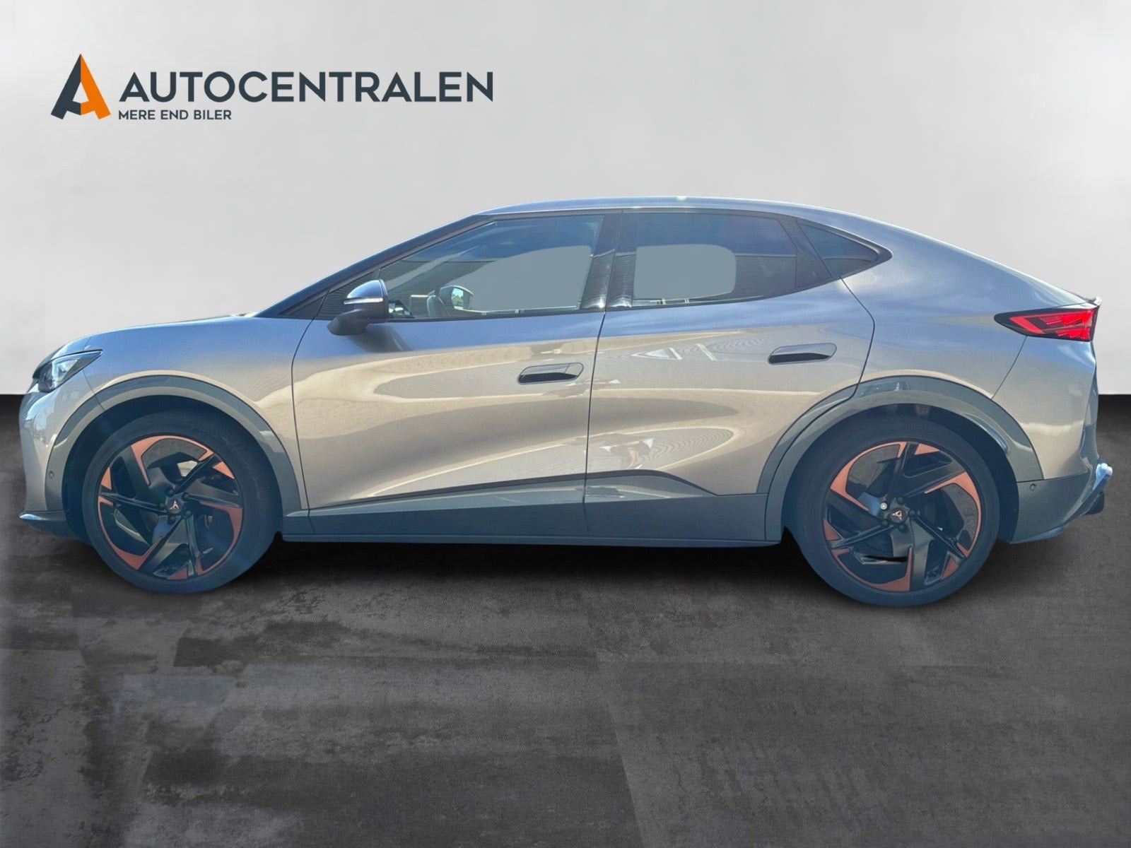 Beige Cupra Tavascan fra 2024