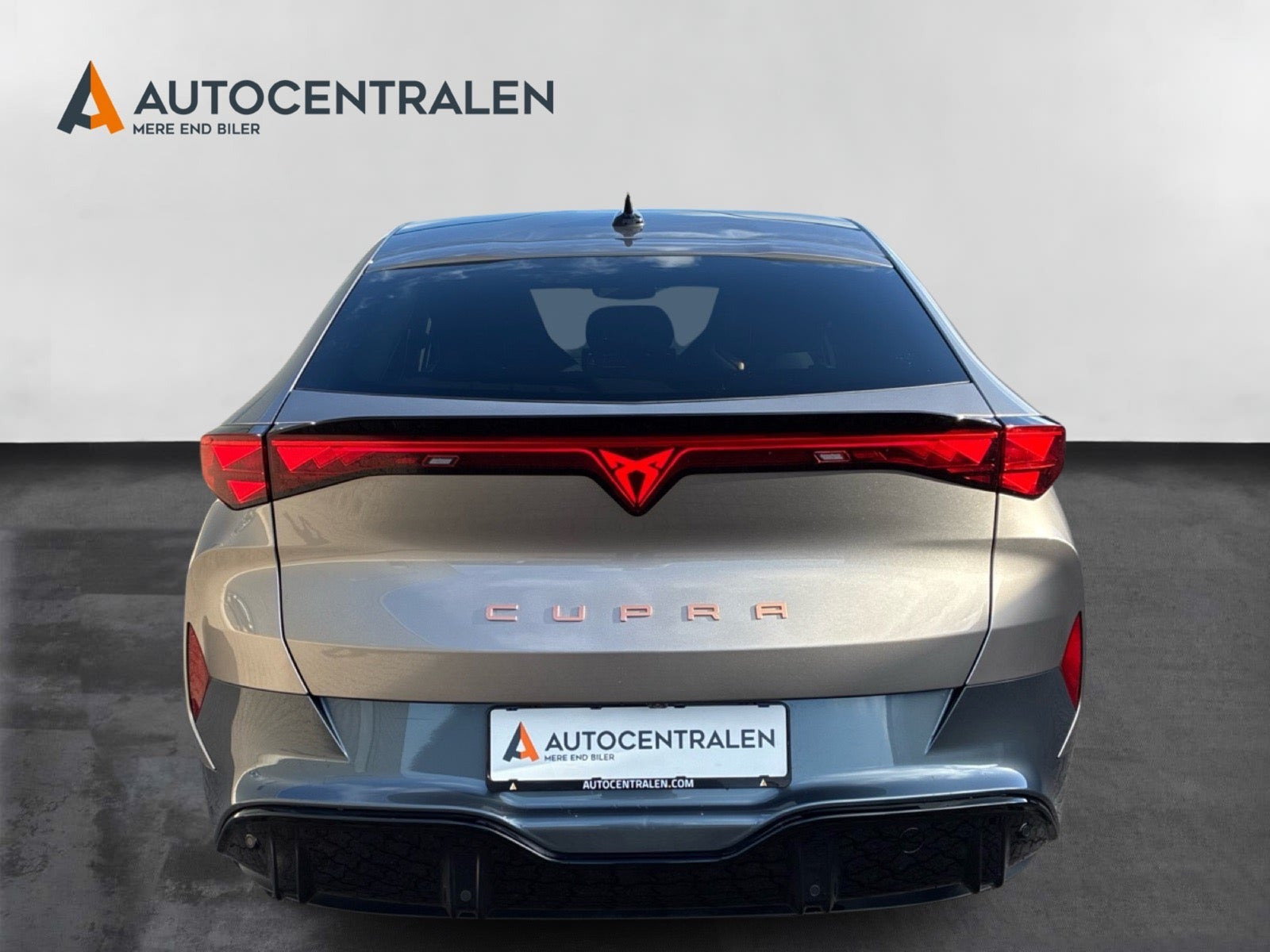 Beige Cupra Tavascan fra 2024