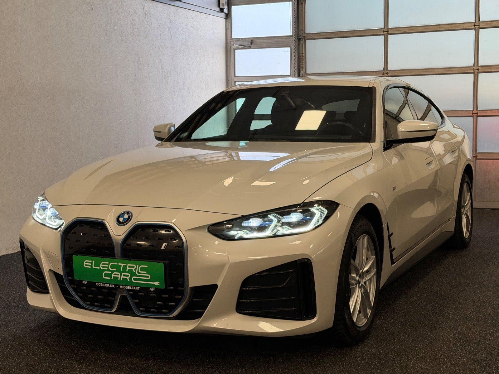 Hvid BMW i4 fra 2022