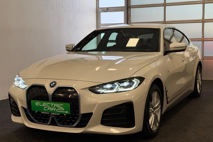 Hvid BMW i4 fra 2022