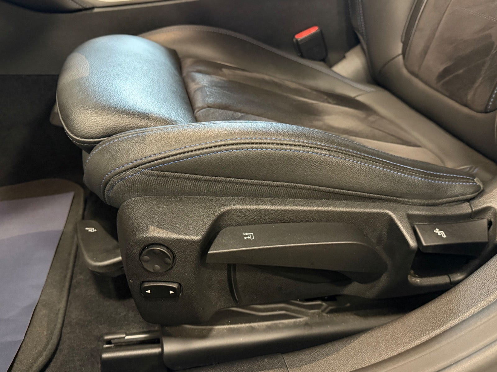 Hvid BMW i4 fra 2022