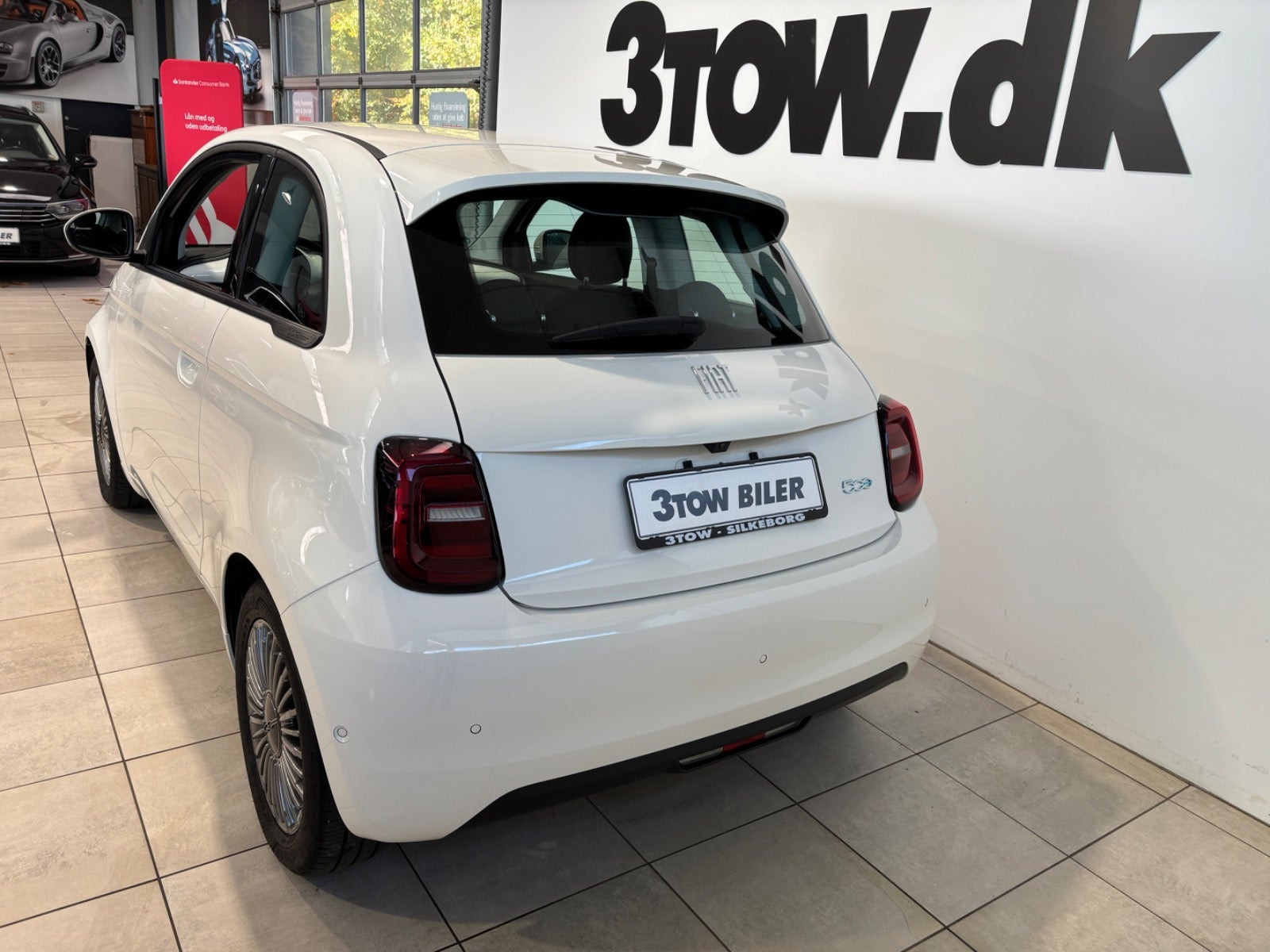 Hvid Fiat 500e fra 2023