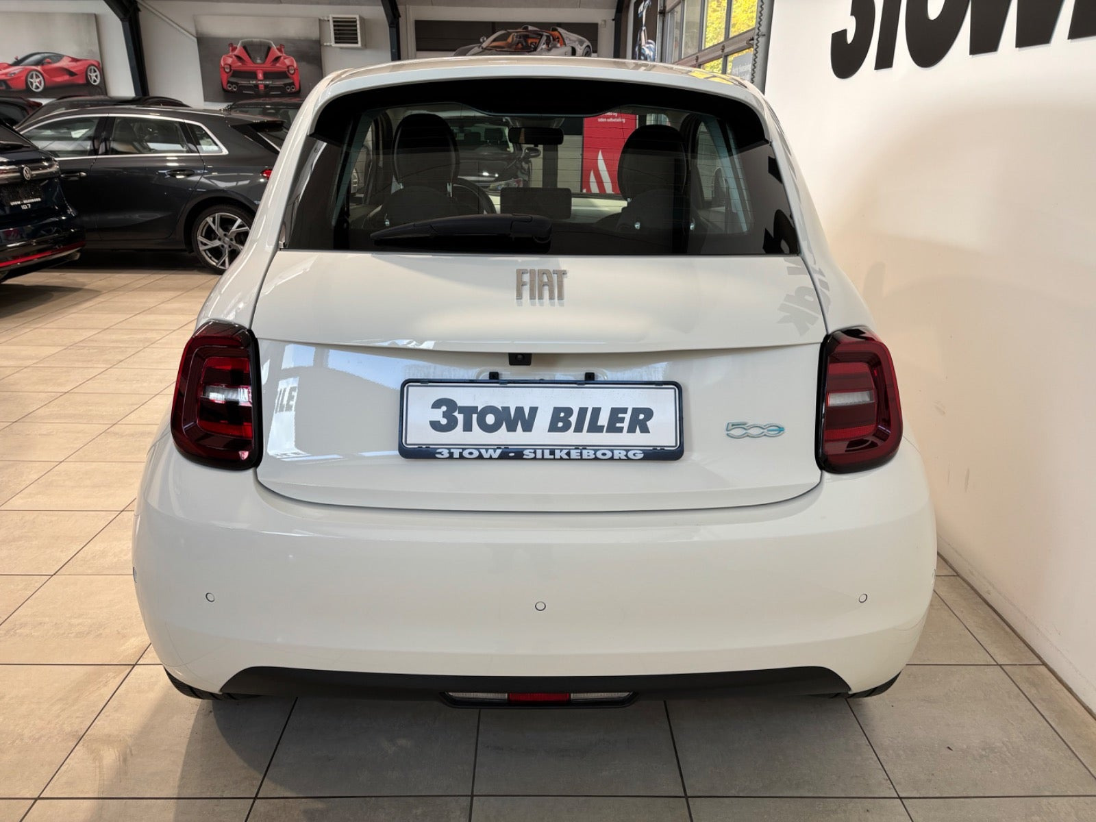 Hvid Fiat 500e fra 2023