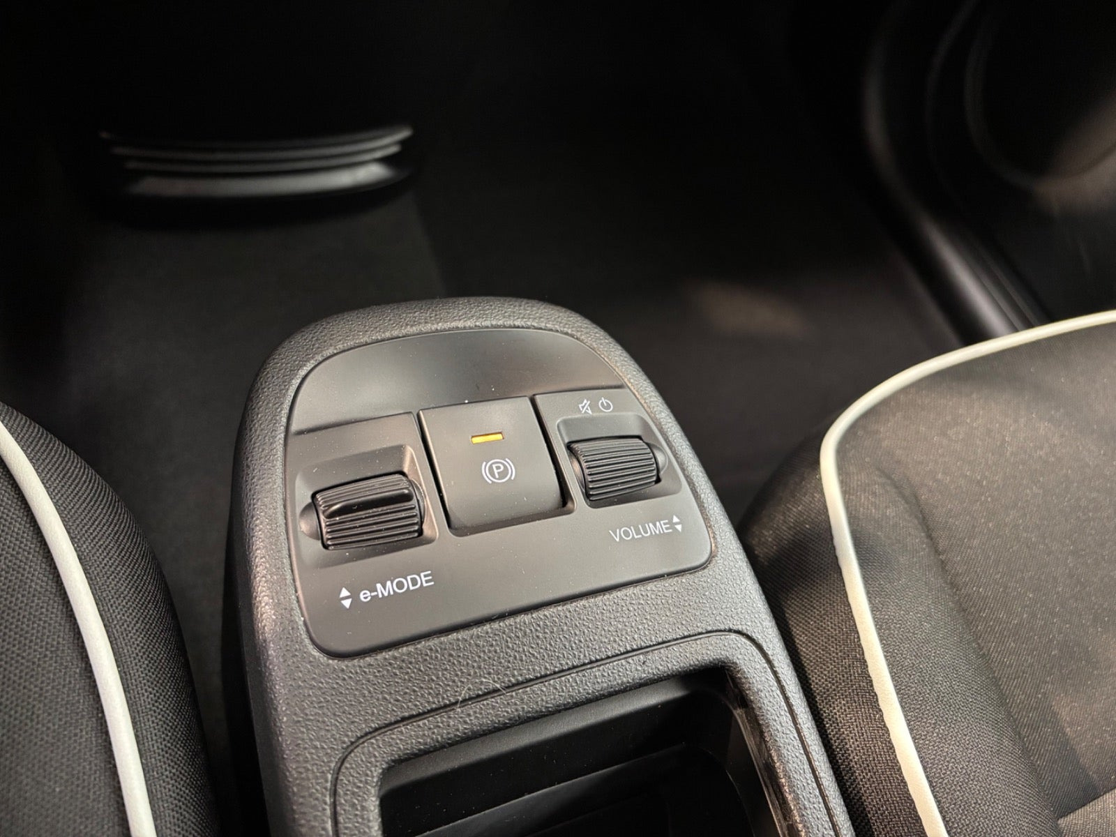 Hvid Fiat 500e fra 2023
