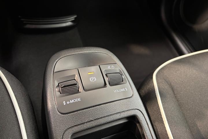 Hvid Fiat 500e fra 2023