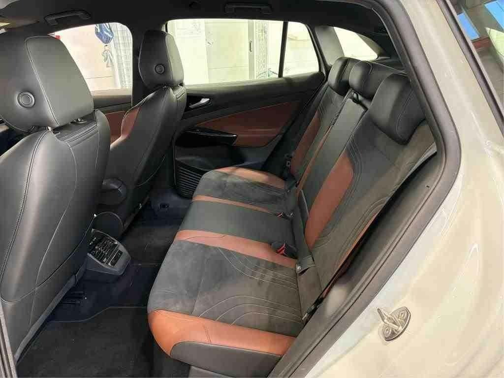 Hvid VW ID.4 fra 2024