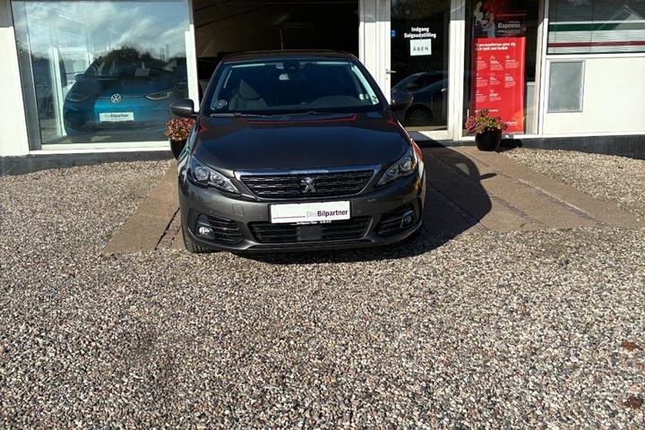 Grå Peugeot 308 fra 2018