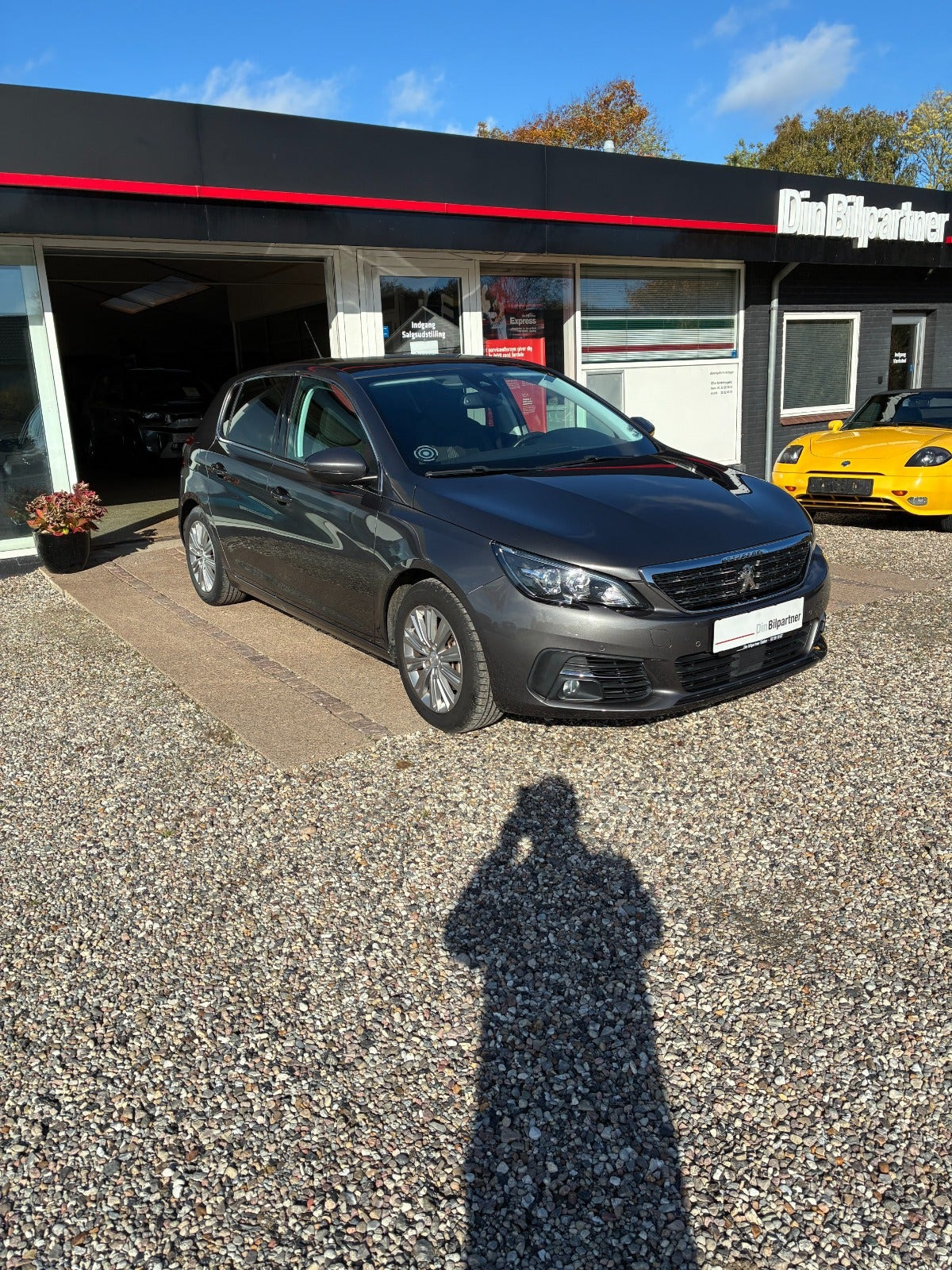 Grå Peugeot 308 fra 2018