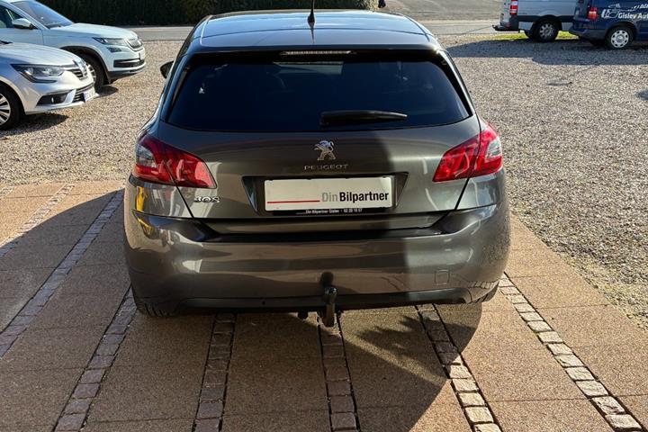 Grå Peugeot 308 fra 2018