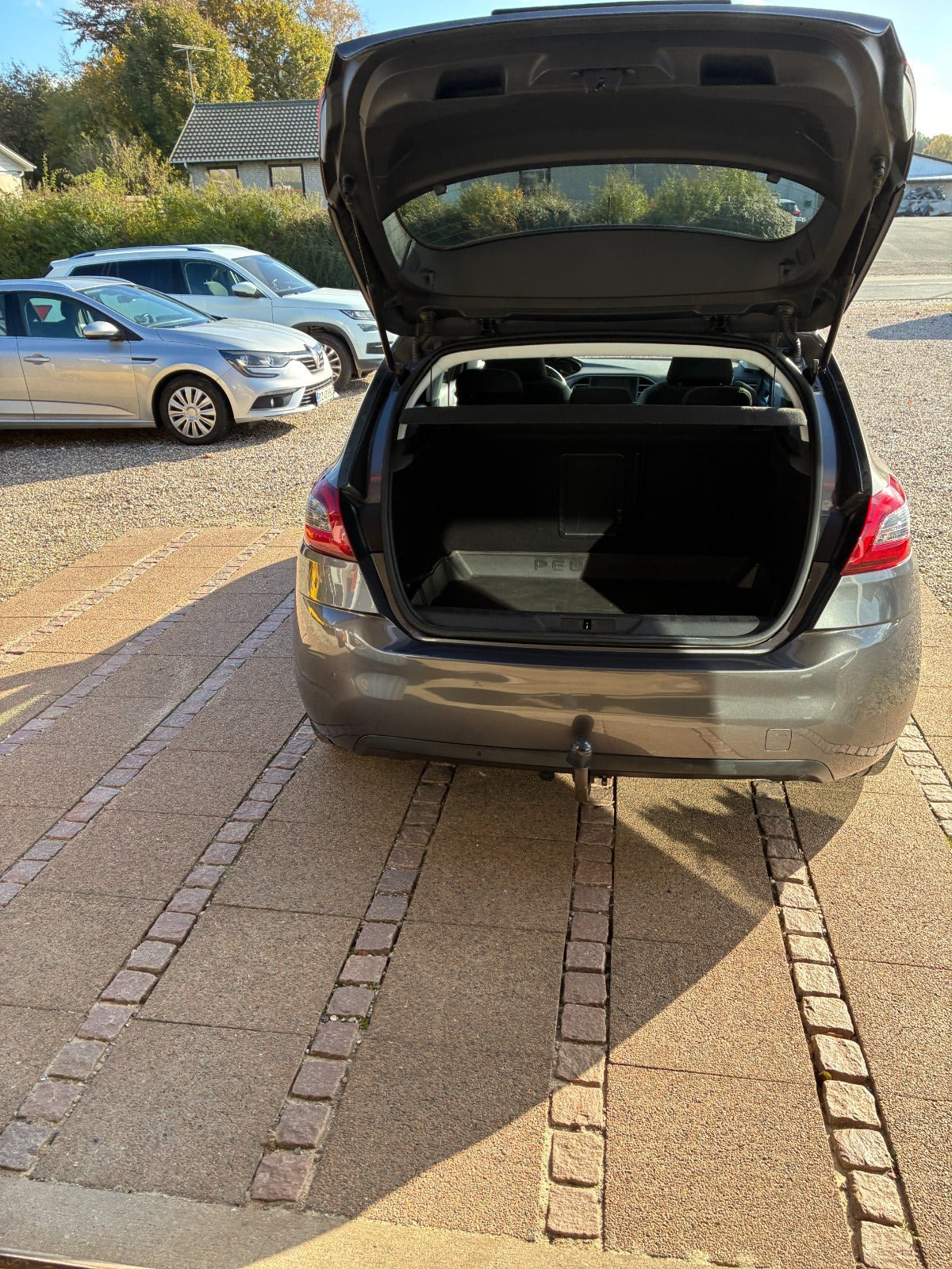 Grå Peugeot 308 fra 2018