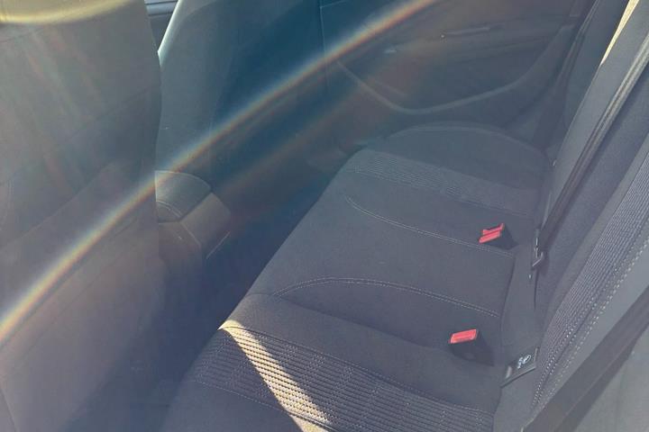 Grå Peugeot 308 fra 2018
