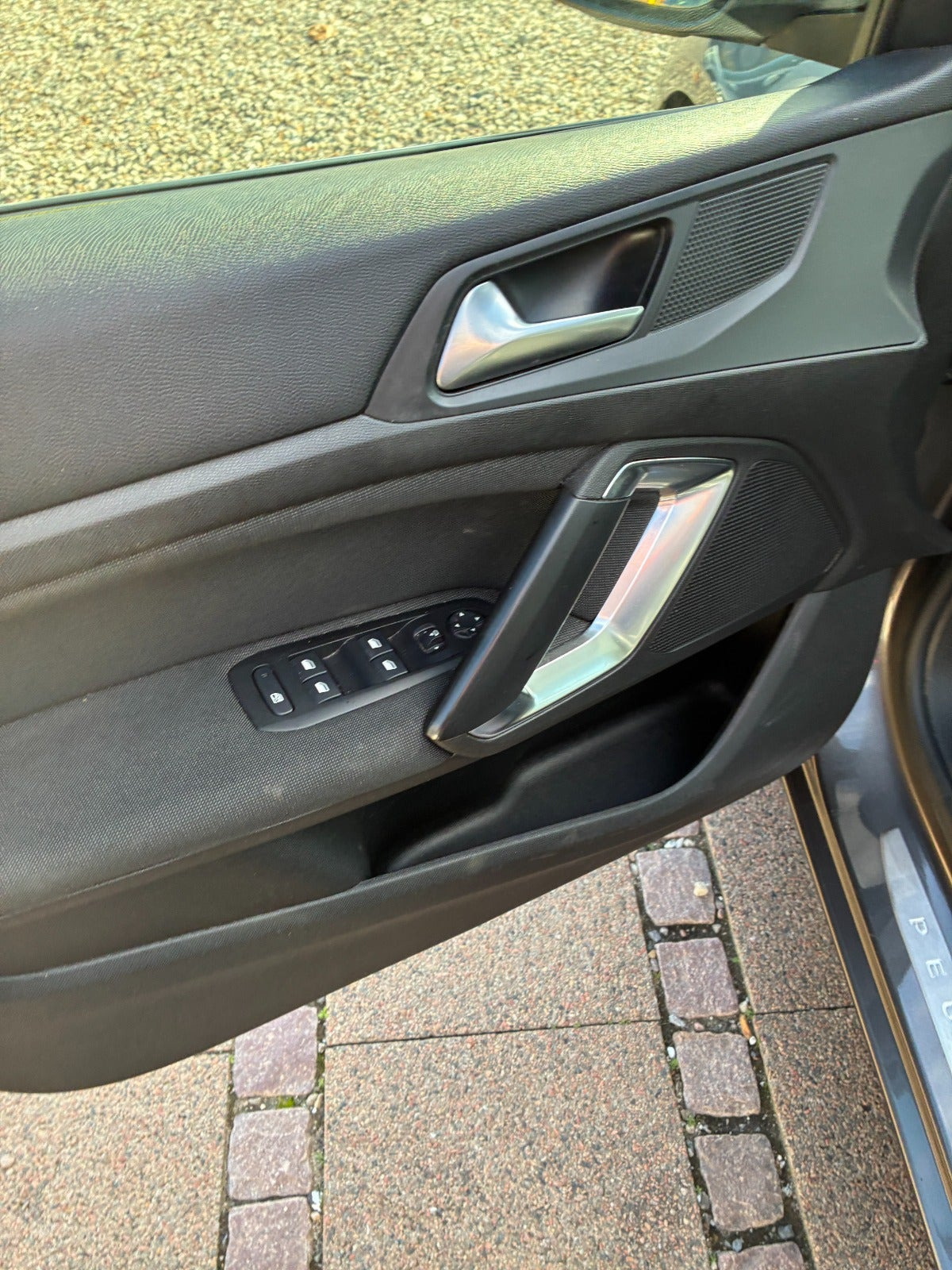 Grå Peugeot 308 fra 2018