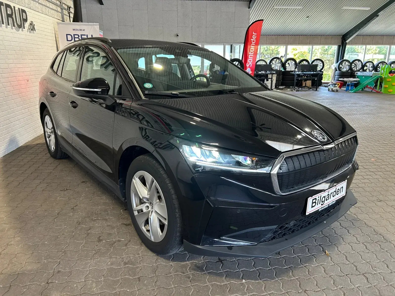 Sort Skoda Enyaq fra 2024