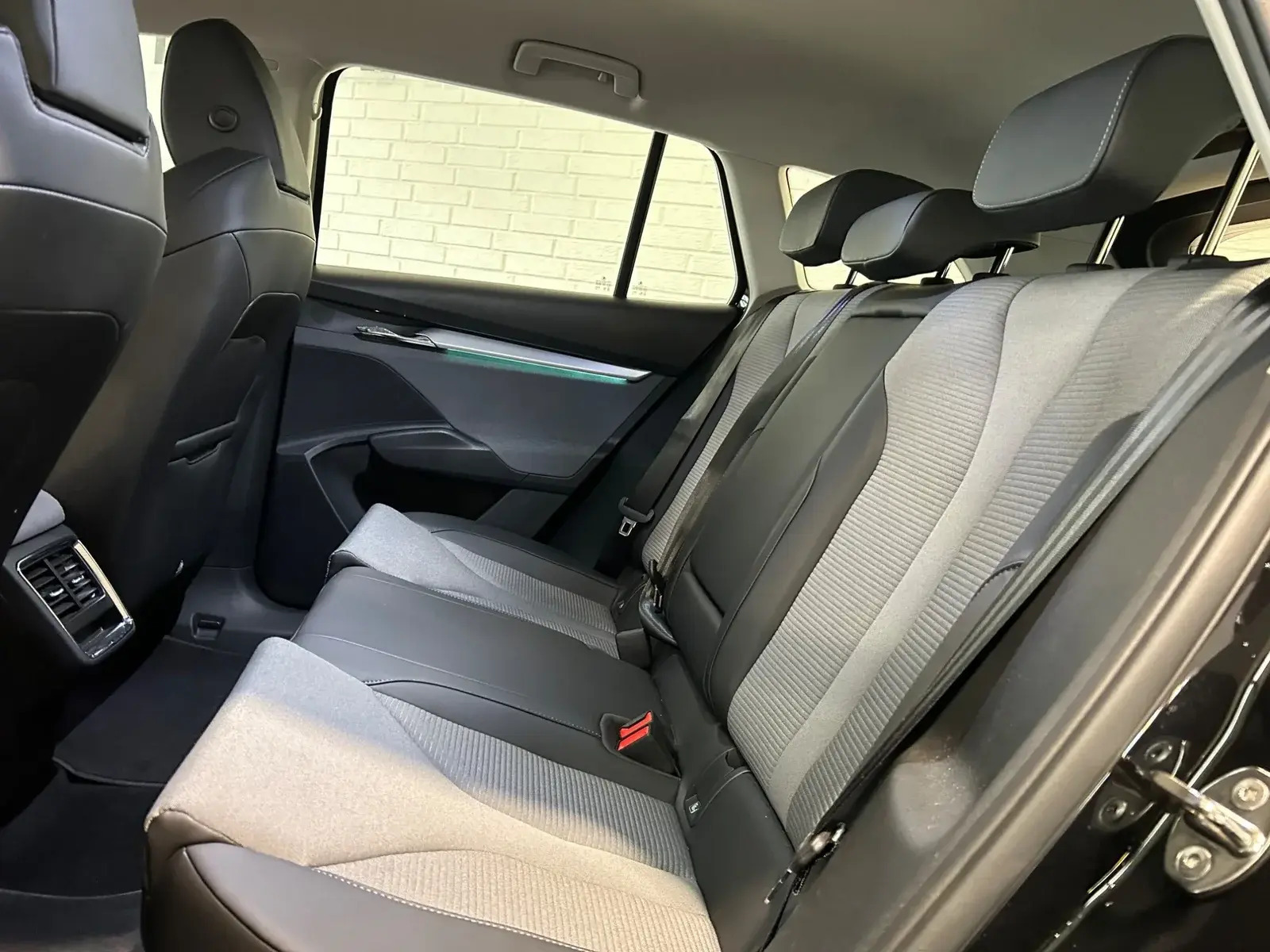 Sort Skoda Enyaq fra 2024