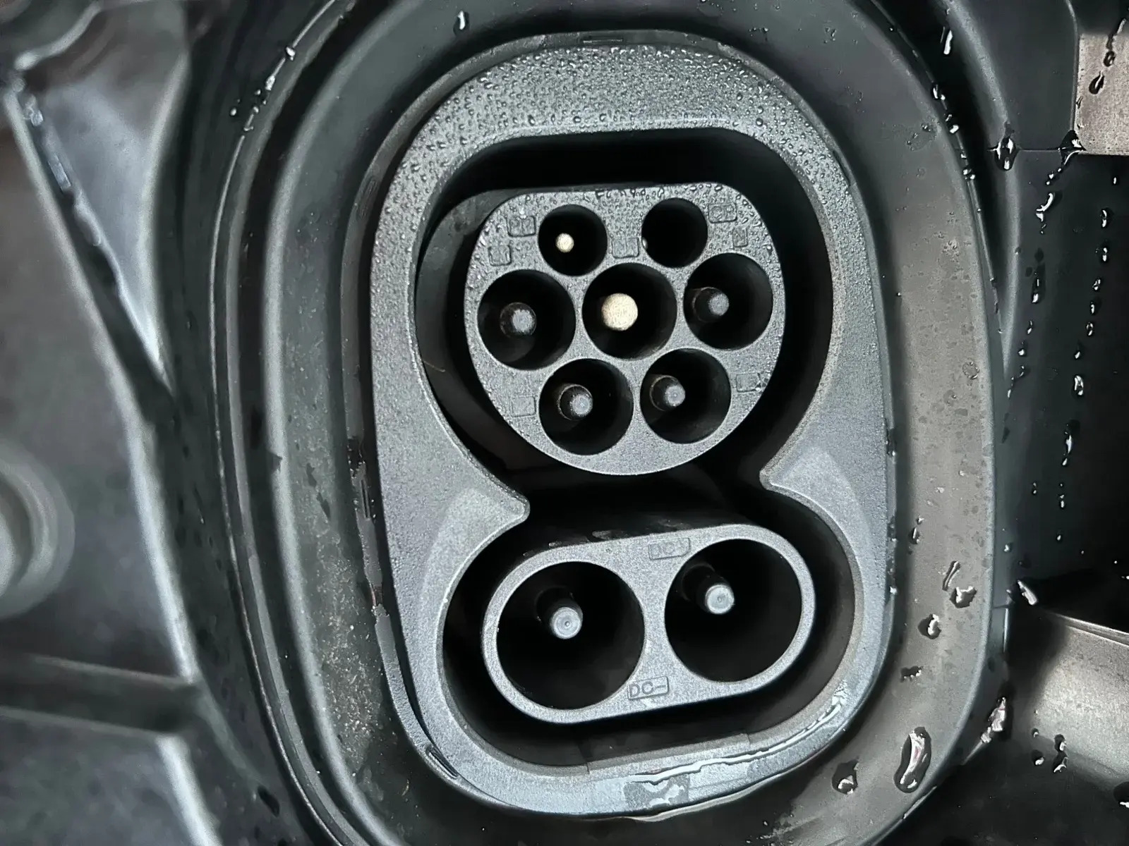 Sort Skoda Enyaq fra 2024