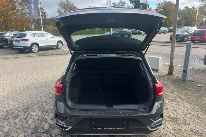 Grå VW T-Roc fra 2019