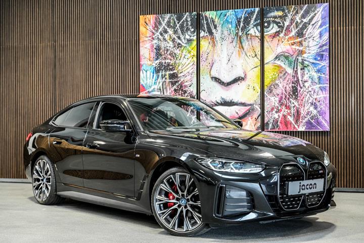 Sort BMW i4 fra 2023