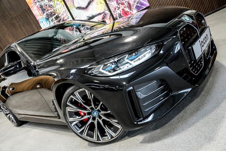Sort BMW i4 fra 2023