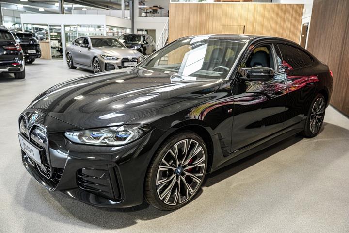 Sort BMW i4 fra 2023