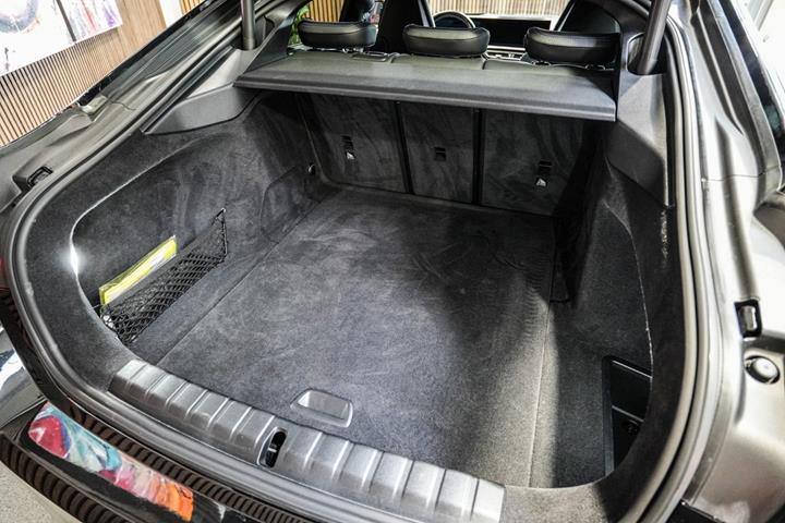 Sort BMW i4 fra 2023