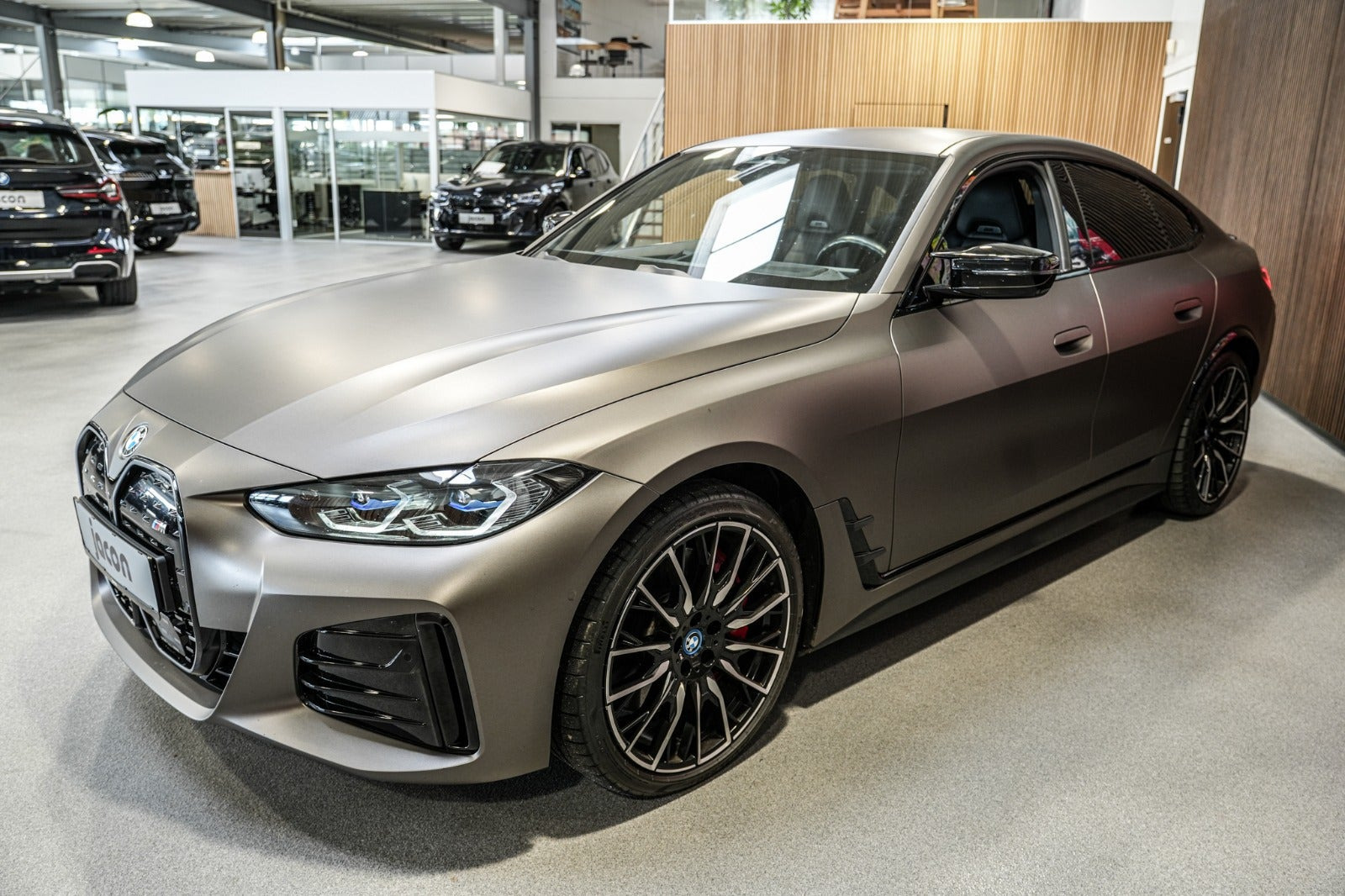 Sort BMW i4 fra 2023