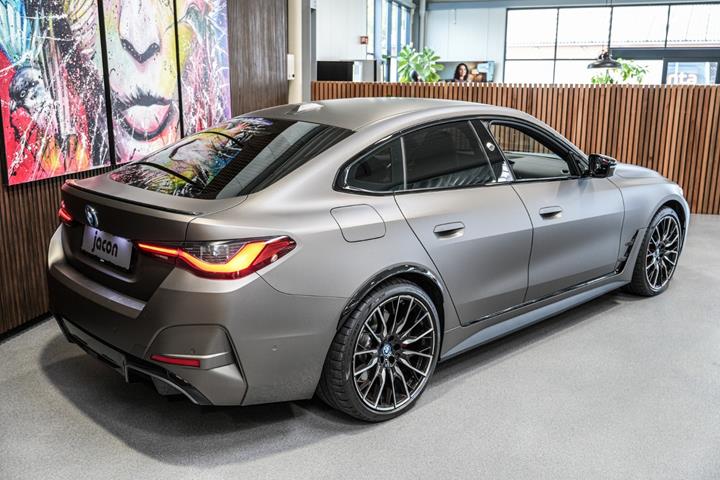 Sort BMW i4 fra 2023