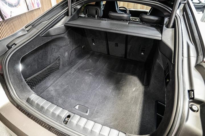 Sort BMW i4 fra 2023