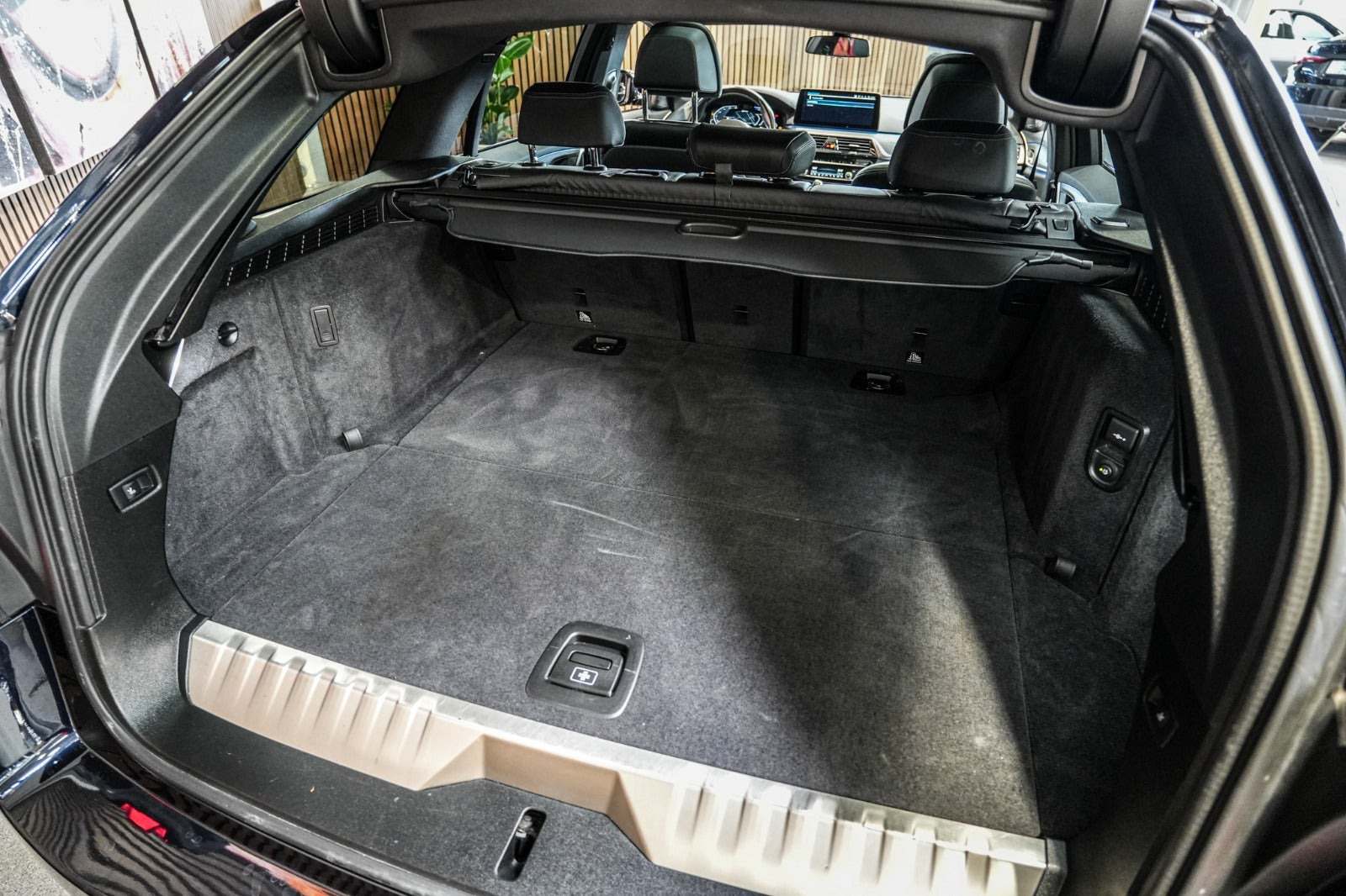 Sort BMW 530e fra 2023