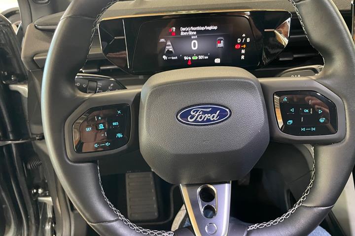 Grå Ford Capri fra 2025