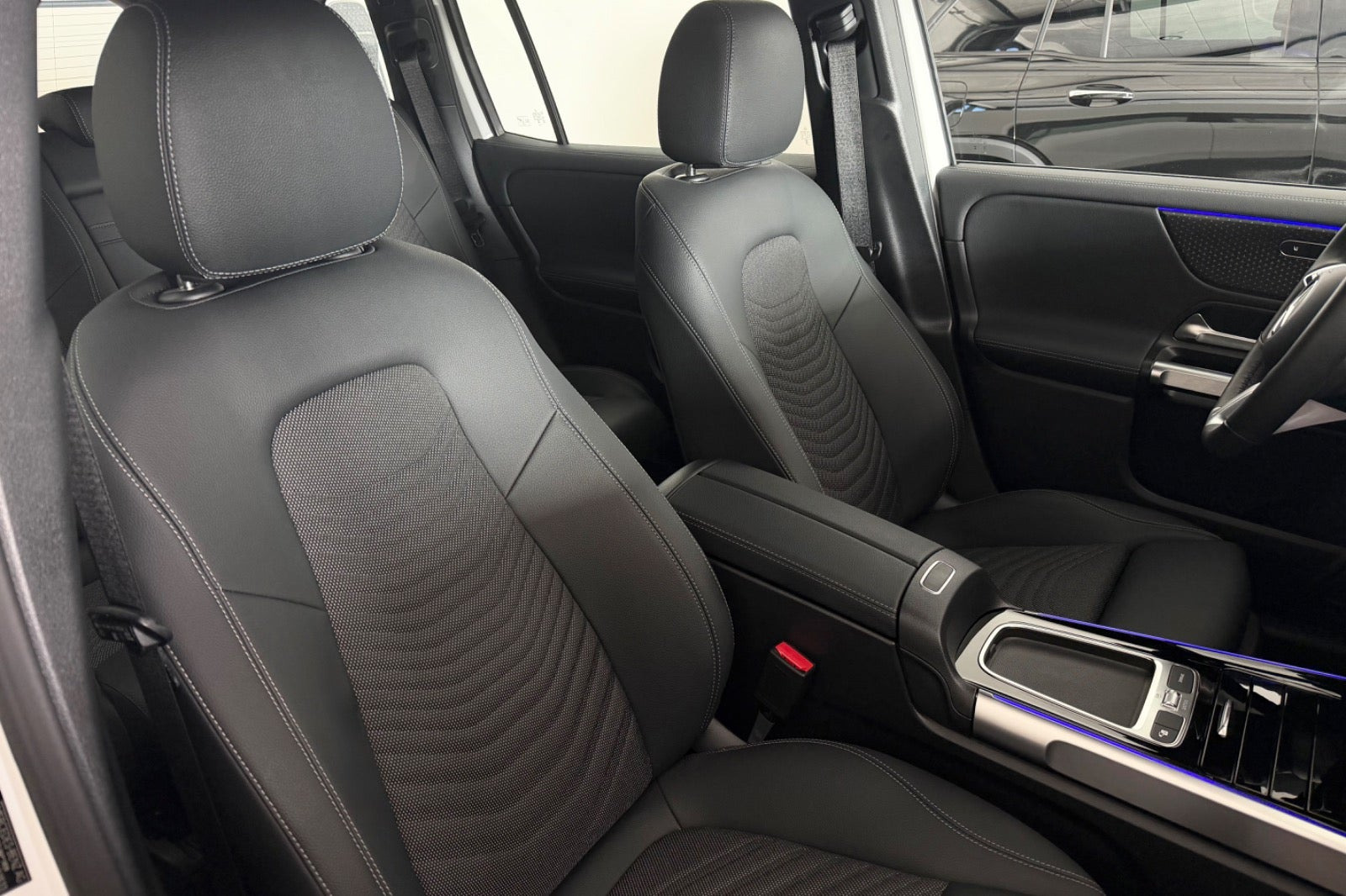 Hvid Mercedes EQB250+ fra 2026