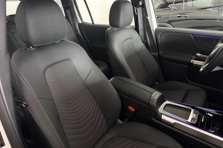 Hvid Mercedes EQB250+ fra 2026