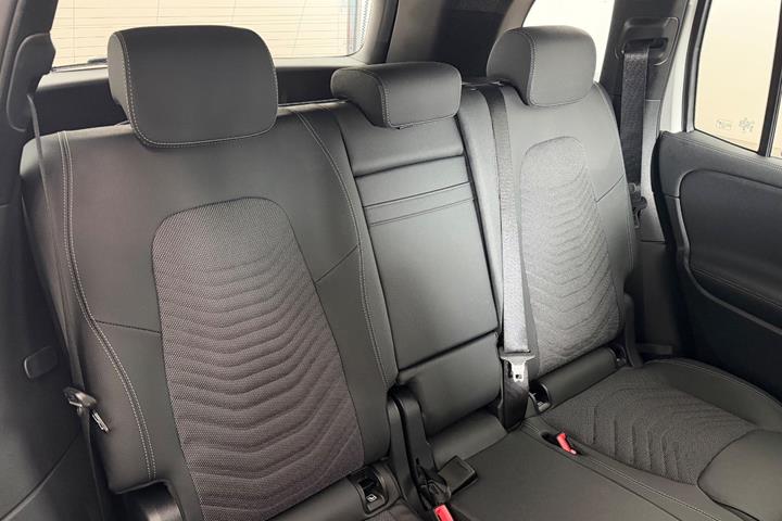 Hvid Mercedes EQB250+ fra 2026