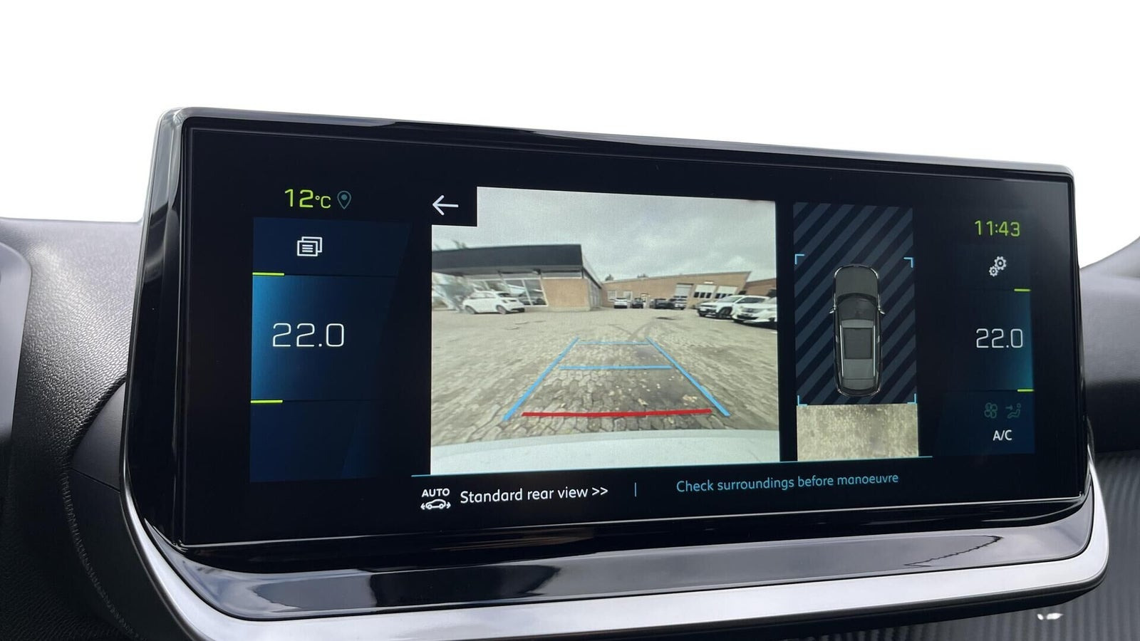 Hvid Peugeot e-2008 fra 2023