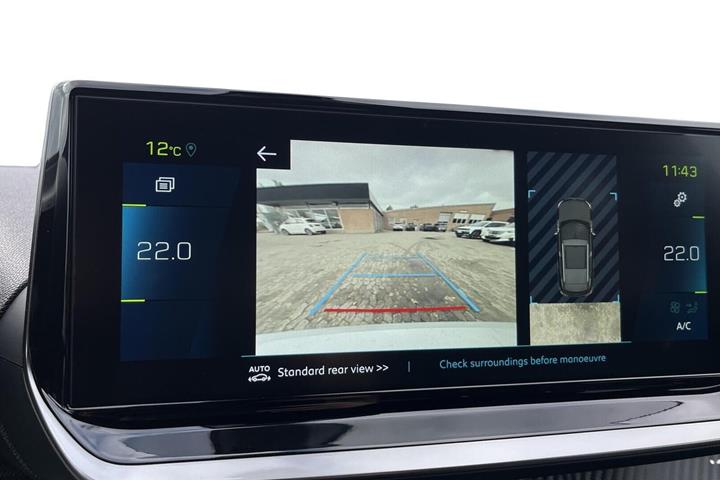 Hvid Peugeot e-2008 fra 2023