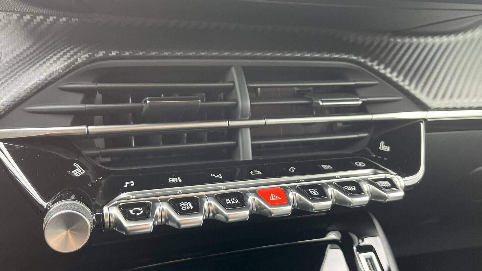 Hvid Peugeot e-2008 fra 2023