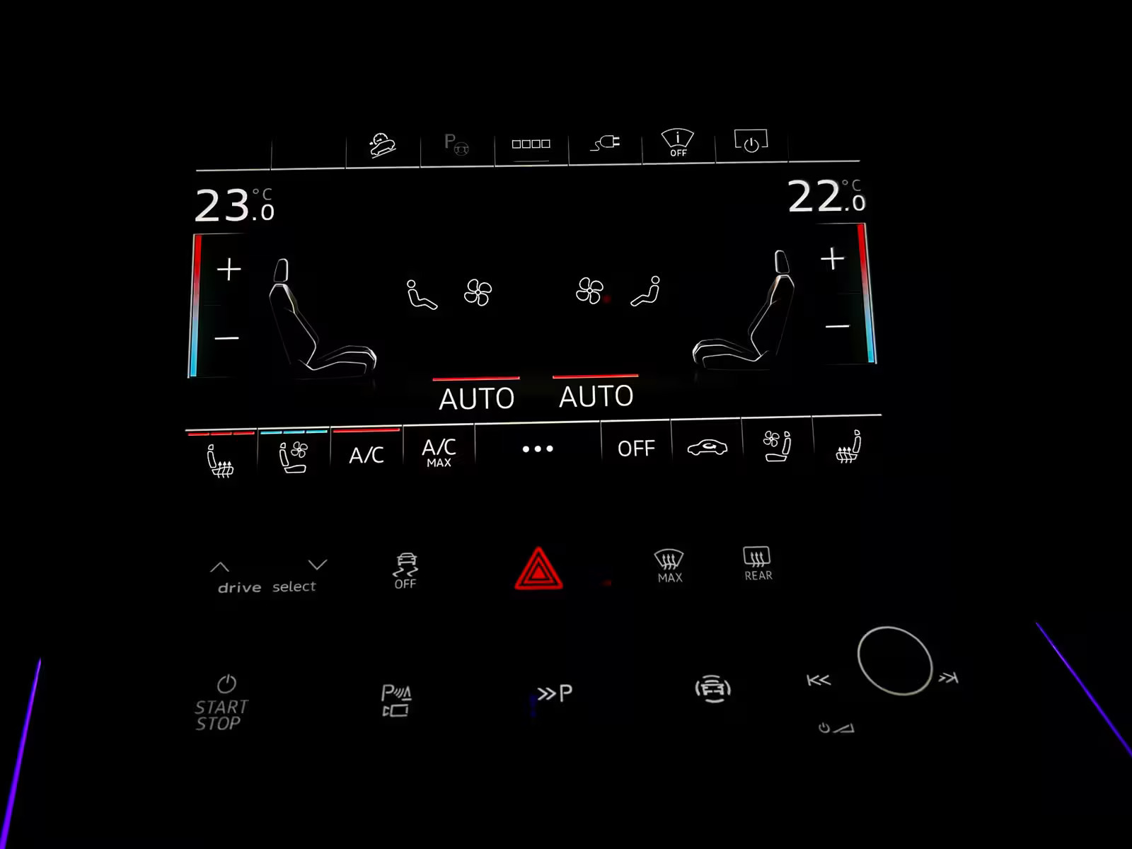 Blå Audi Q8 e-tron fra 2023