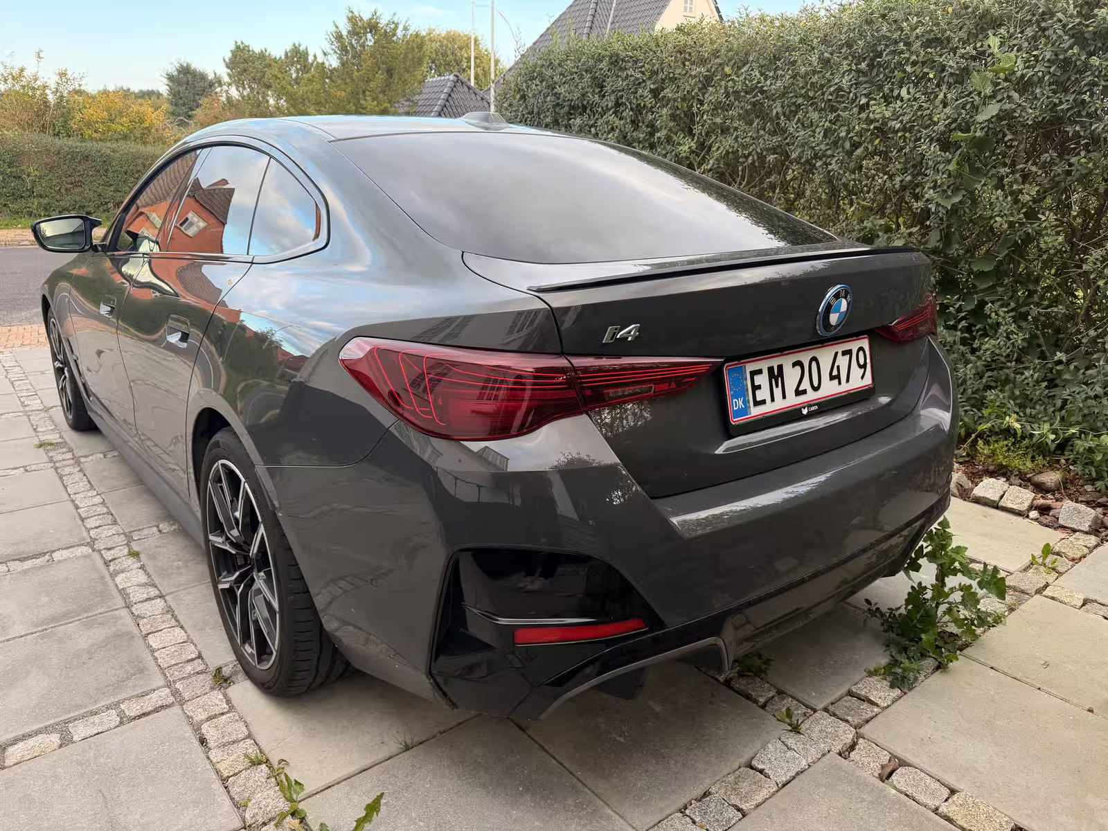 Grå BMW i4 fra 2025