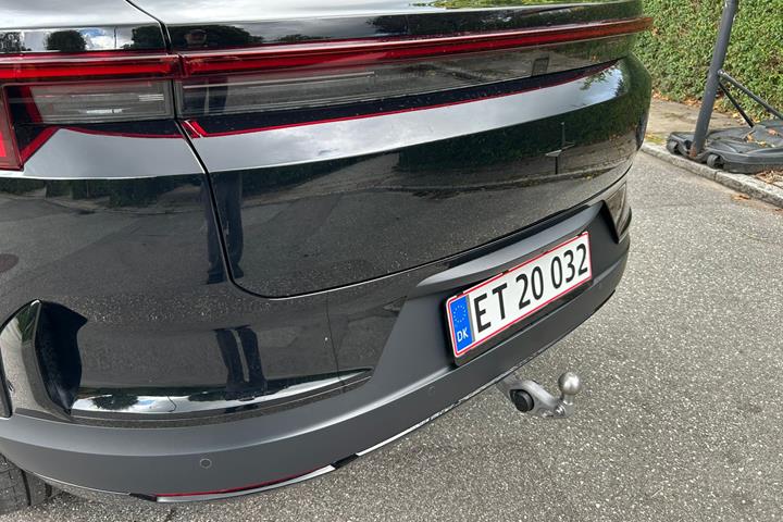 Sort Polestar 4 fra 2026
