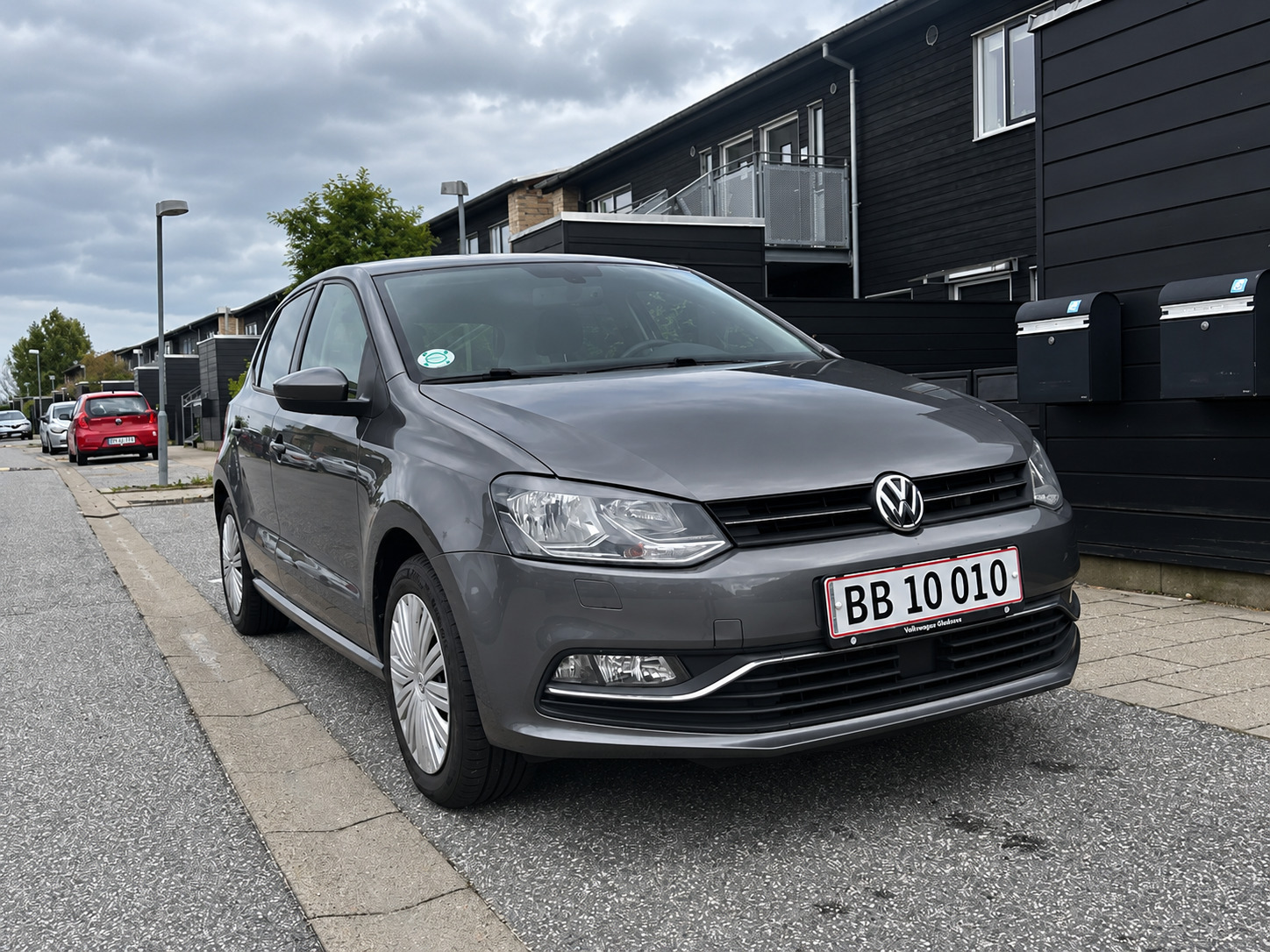 Grå VW Polo fra 2015