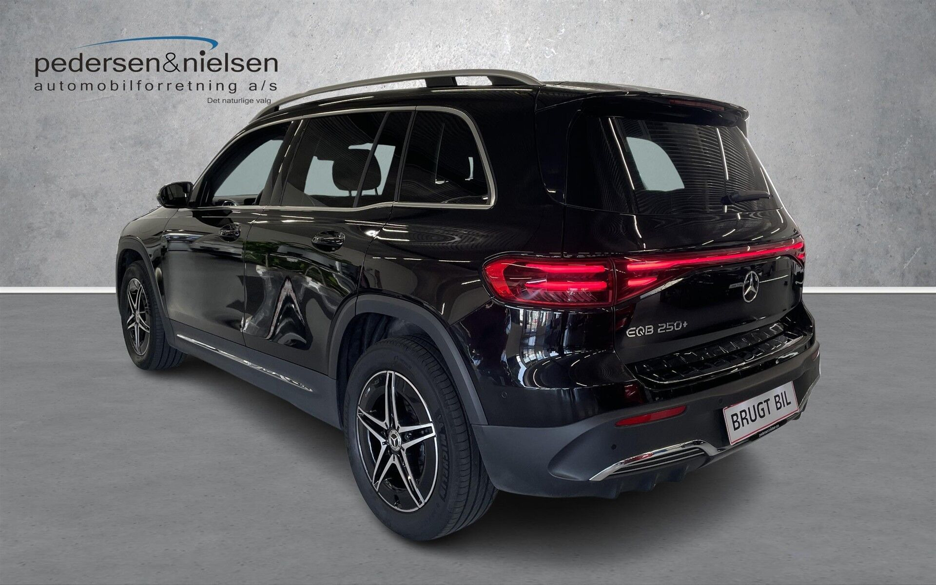 Sort Mercedes EQB250+ fra 2024