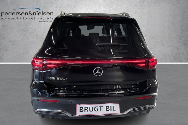 Sort Mercedes EQB250+ fra 2024