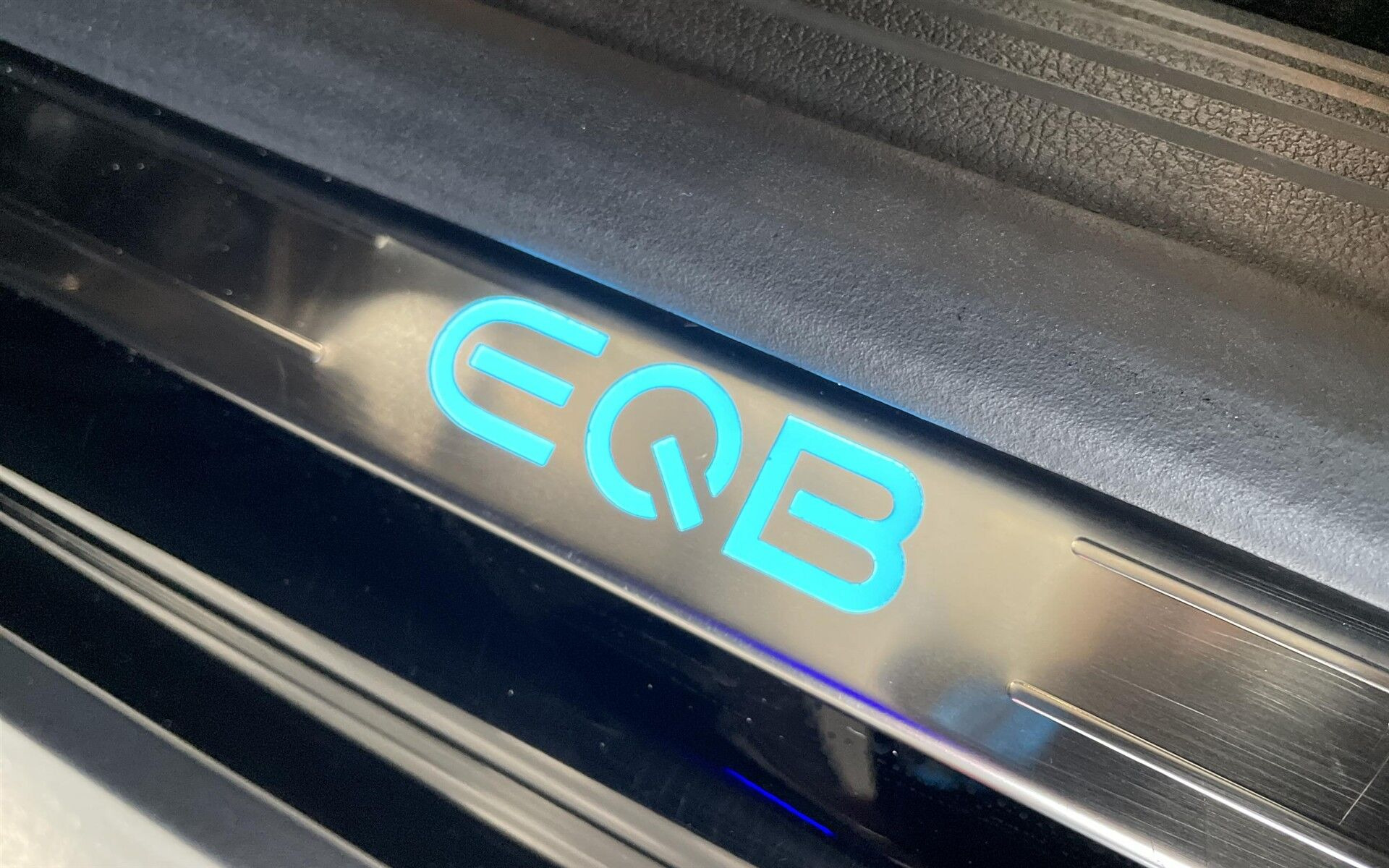 Sort Mercedes EQB250+ fra 2024