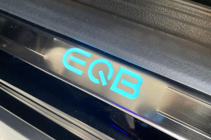 Sort Mercedes EQB250+ fra 2024
