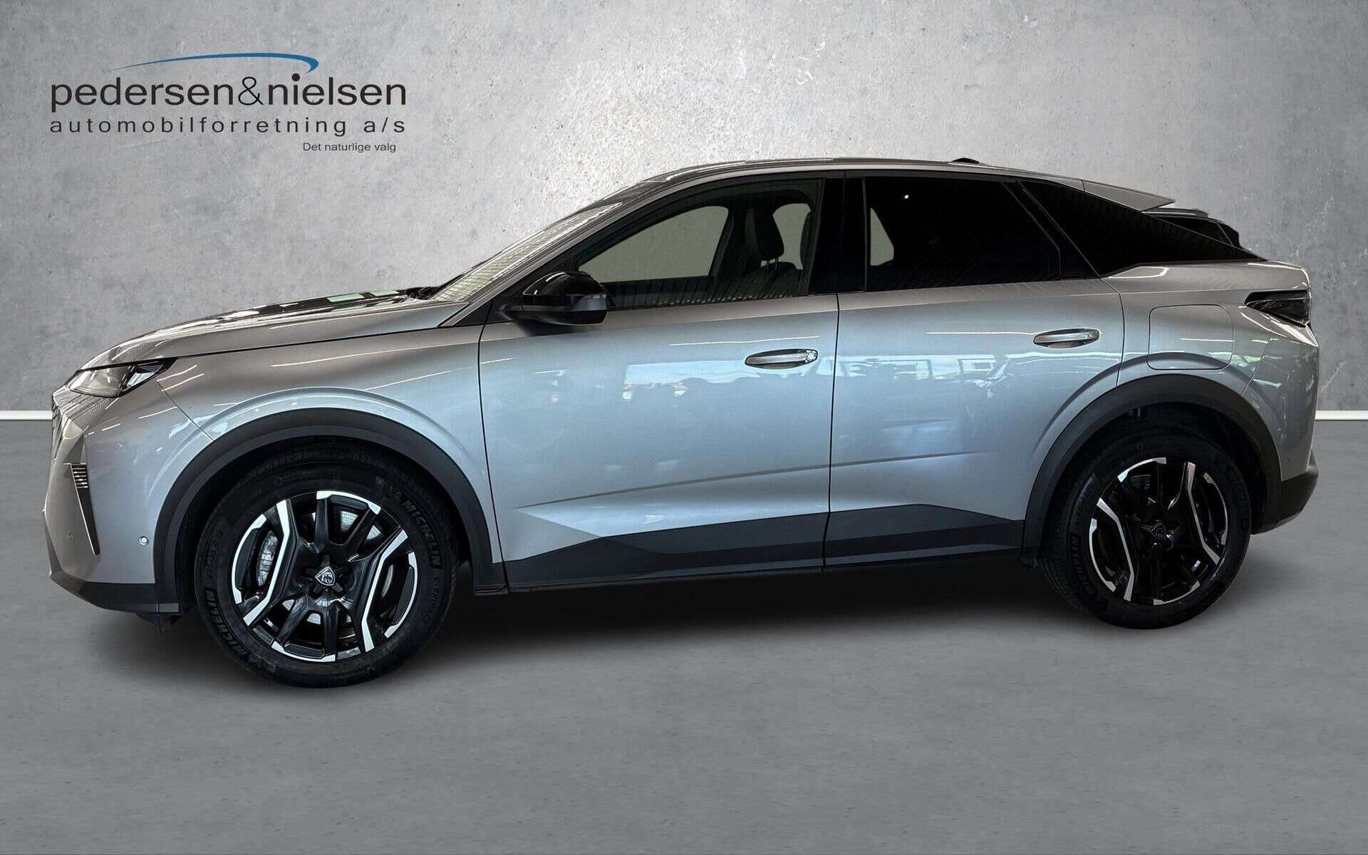 Sort Peugeot e-3008 fra 2025