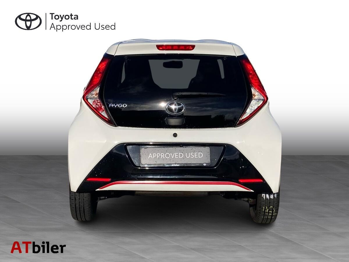Hvid Toyota Aygo fra 2021
