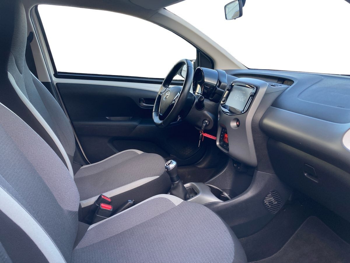 Hvid Toyota Aygo fra 2021