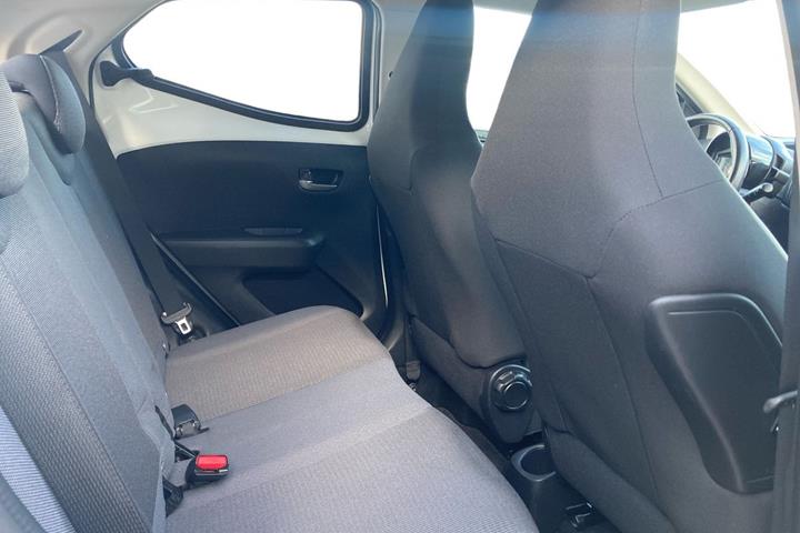 Hvid Toyota Aygo fra 2021