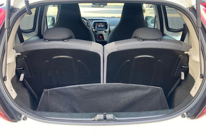 Hvid Toyota Aygo fra 2021
